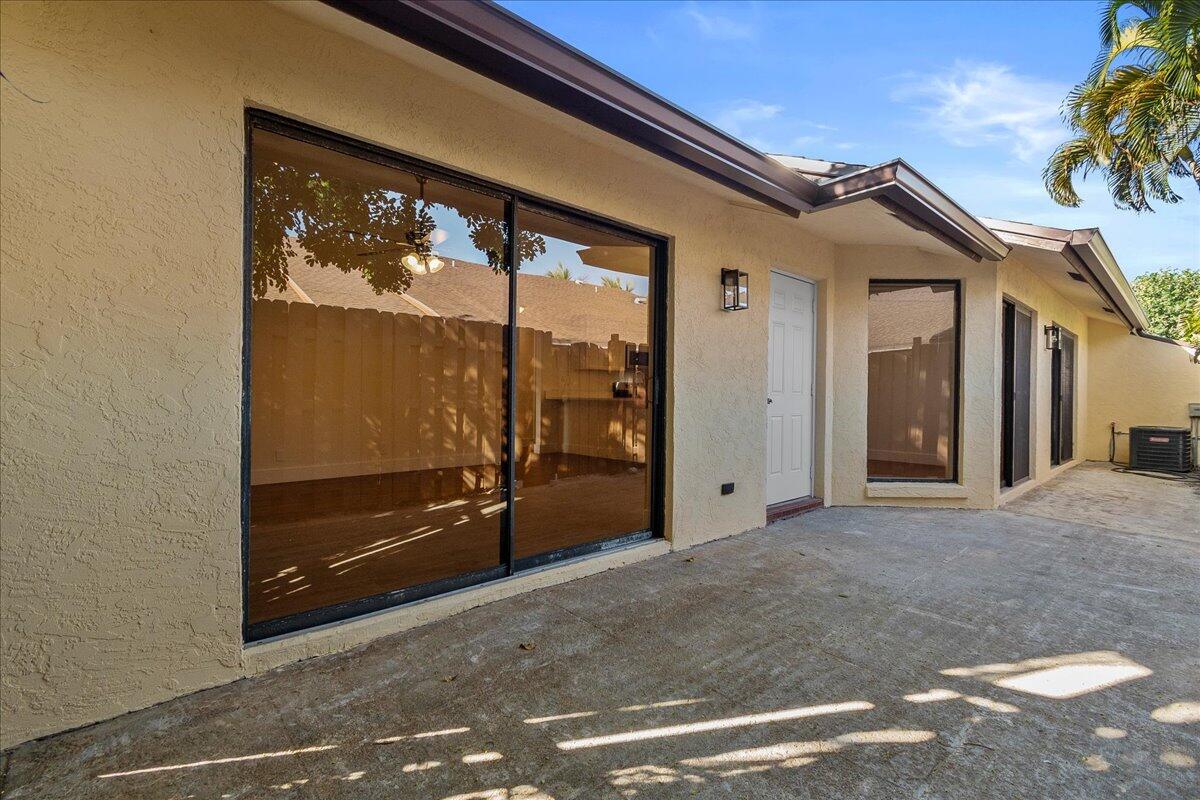402 Springdale Circle, Unit 40B Palm Springs, FL 33461 - Photo 21 of 29 03-JLC_5140