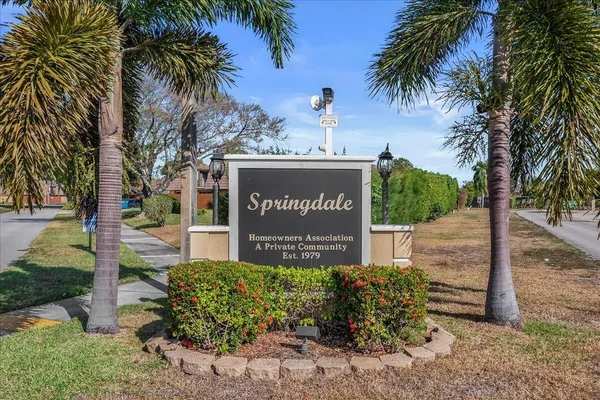 $2,400 | 402 Springdale Circle, Unit 40B, Palm Springs, FL 33461