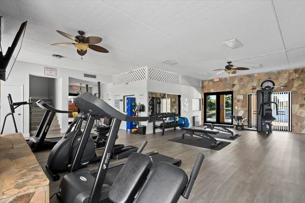 $2,400 | 402 Springdale Circle, Unit 40B, Palm Springs, FL 33461
