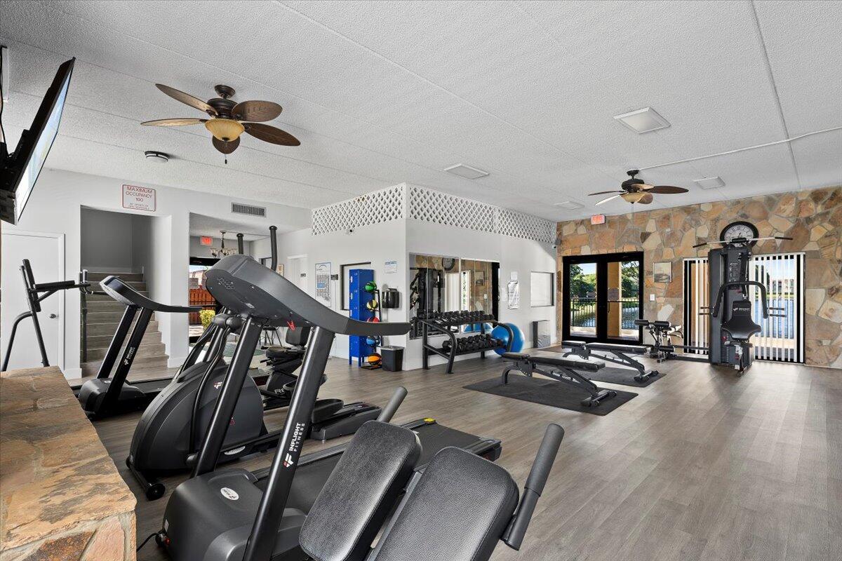 402 Springdale Circle, Unit 40B Palm Springs, FL 33461 - Photo 26 of 29 26-LUX_8364.jpg1