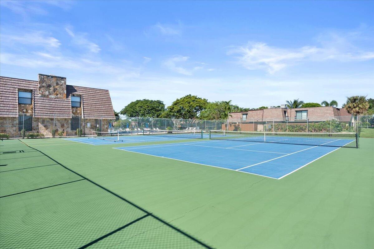 402 Springdale Circle, Unit 40B Palm Springs, FL 33461 - Photo 27 of 29 27-LUX_8366