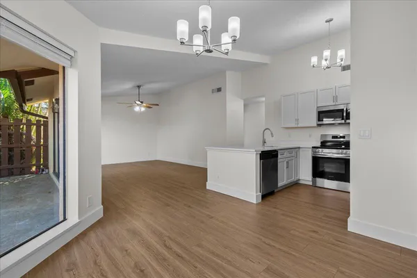 $2,400 | 402 Springdale Circle, Unit 40B, Palm Springs, FL 33461