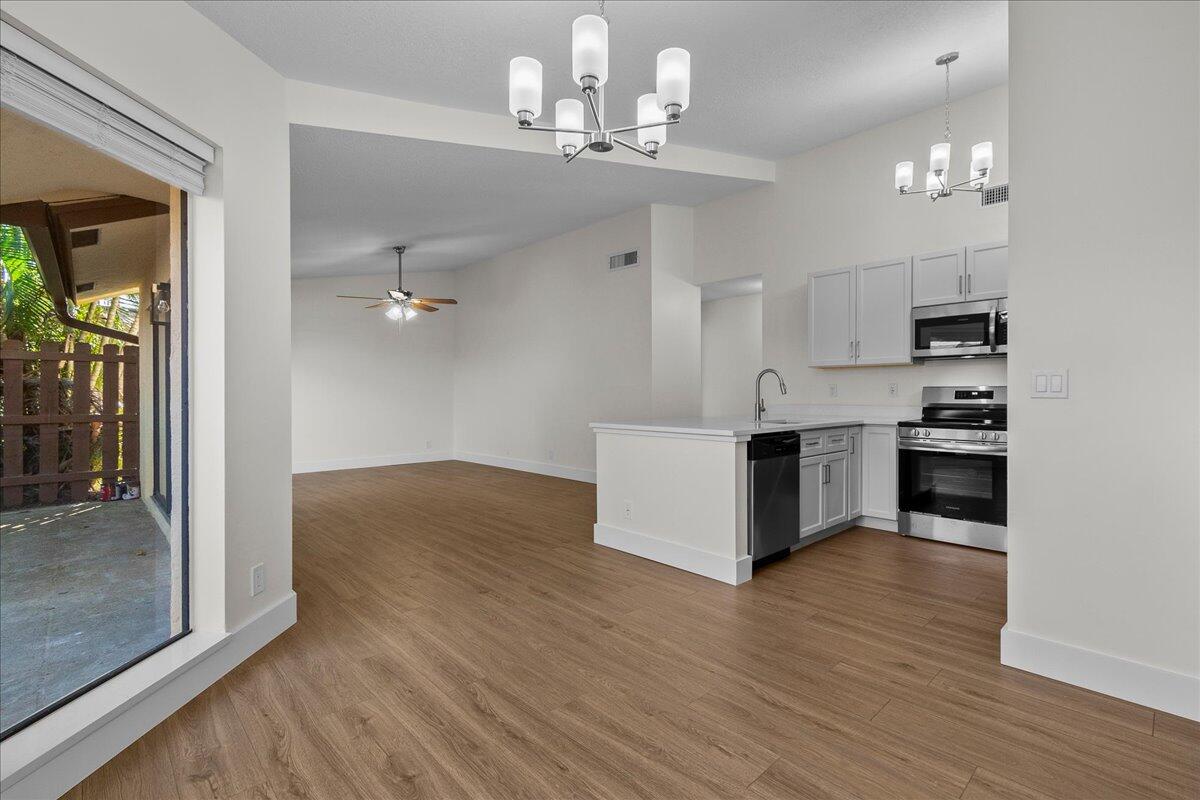 402 Springdale Circle, Unit 40B Palm Springs, FL 33461 - Photo 3 of 29 13-JLC_5213