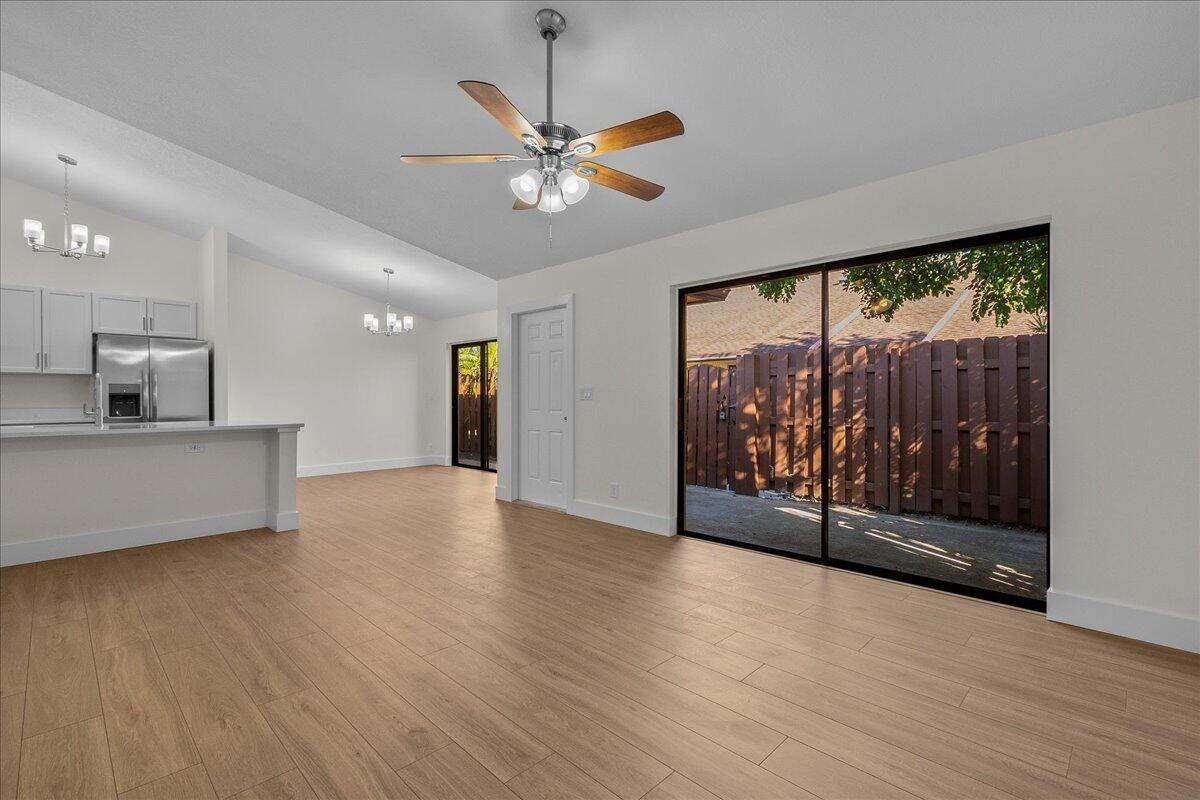 402 Springdale Circle, Unit 40B Palm Springs, FL 33461 - Photo 5 of 29 07-JLC_5173