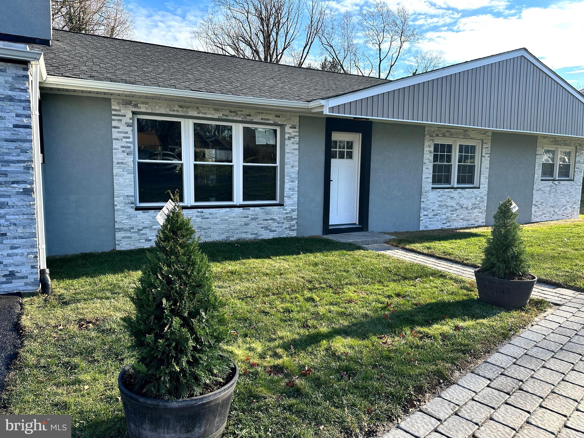 99 Elfreth Road Huntingdon Valley, PA 19006 - Photo 2 of 29