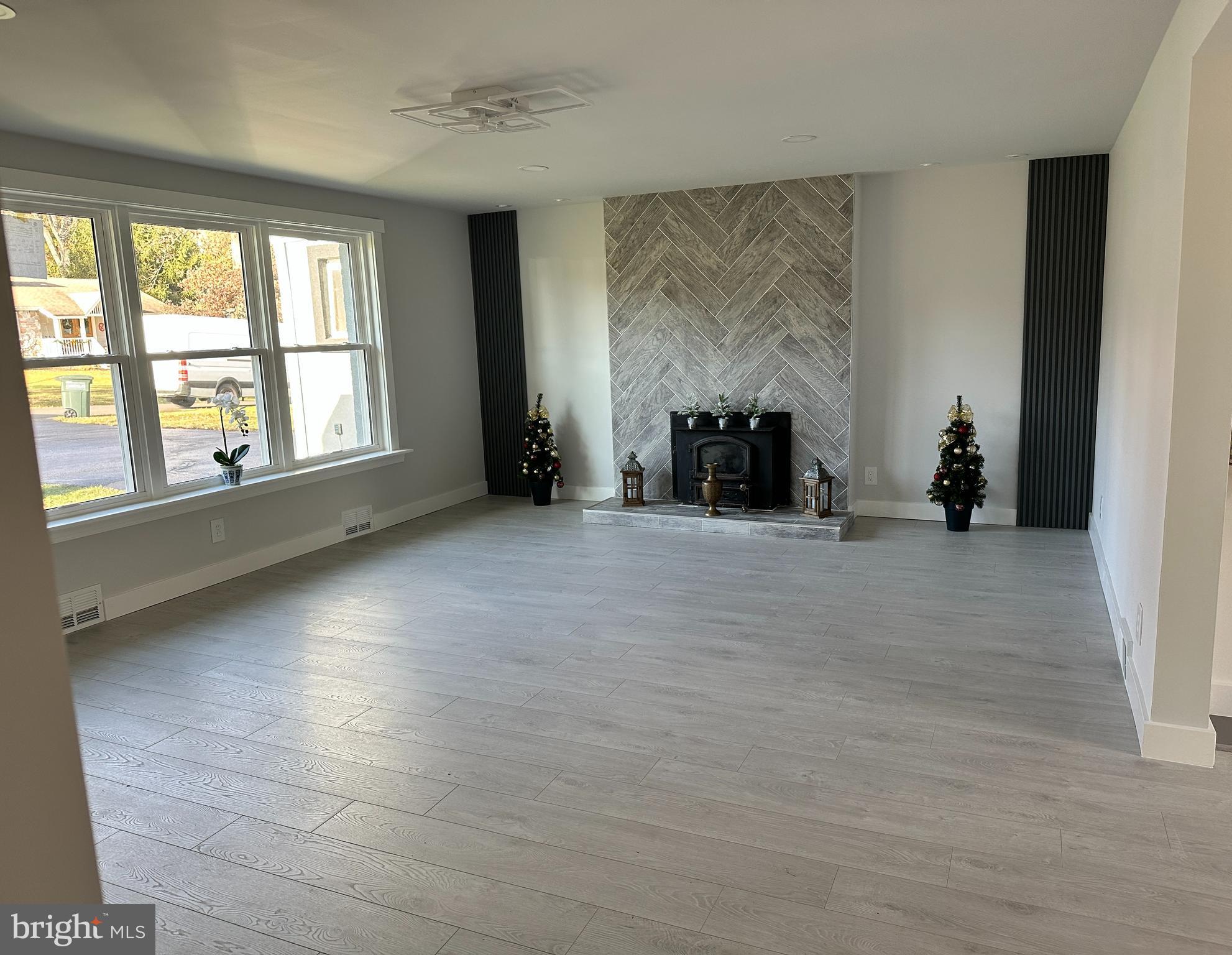 99 Elfreth Road Huntingdon Valley, PA 19006 - Photo 4 of 29