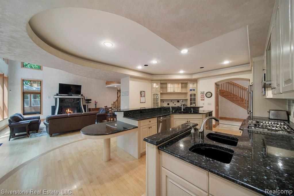 1913 Arthurs Way Rochester Hills, MI 48306 - Photo 17 of 61