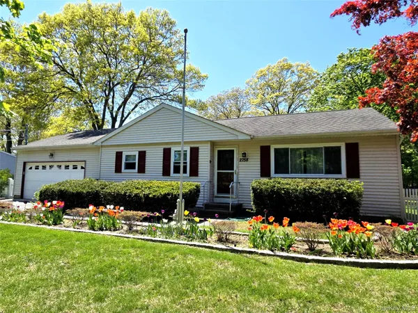 $3,200 | 2758 North Cedar Avenue, Ronkonkoma, NY 11779