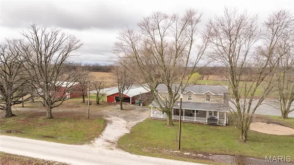 $264,900 | 168 Southeast 450 Avenue, Carrollton, IL 62016