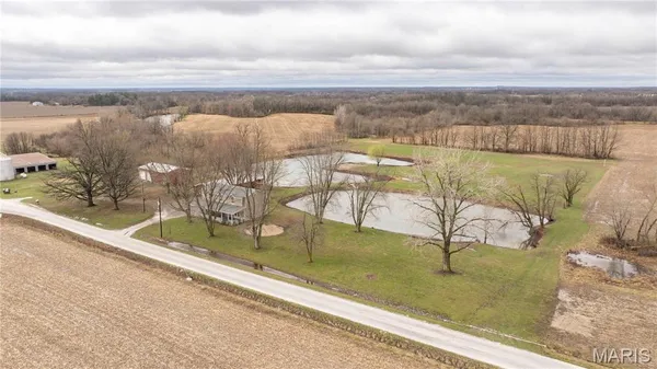 $264,900 | 168 Southeast 450 Avenue, Carrollton, IL 62016