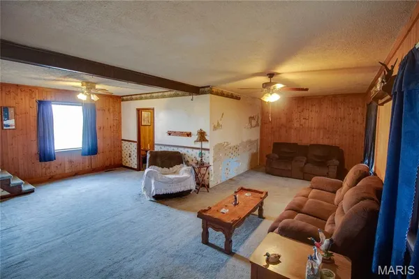 $249,900 | 168 Southeast 450 Avenue, Carrollton, IL 62016