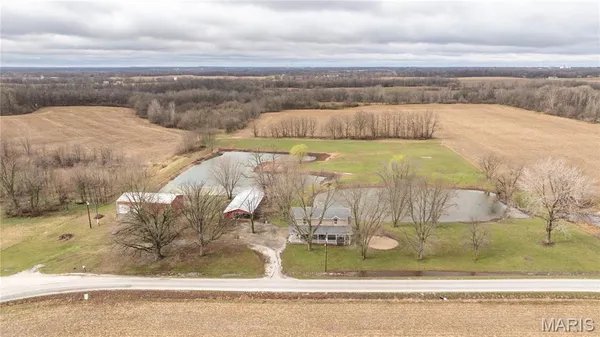 $264,900 | 168 Southeast 450 Avenue, Carrollton, IL 62016