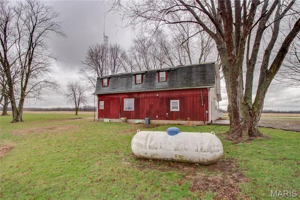 $264,900 | 168 Southeast 450 Avenue, Carrollton, IL 62016