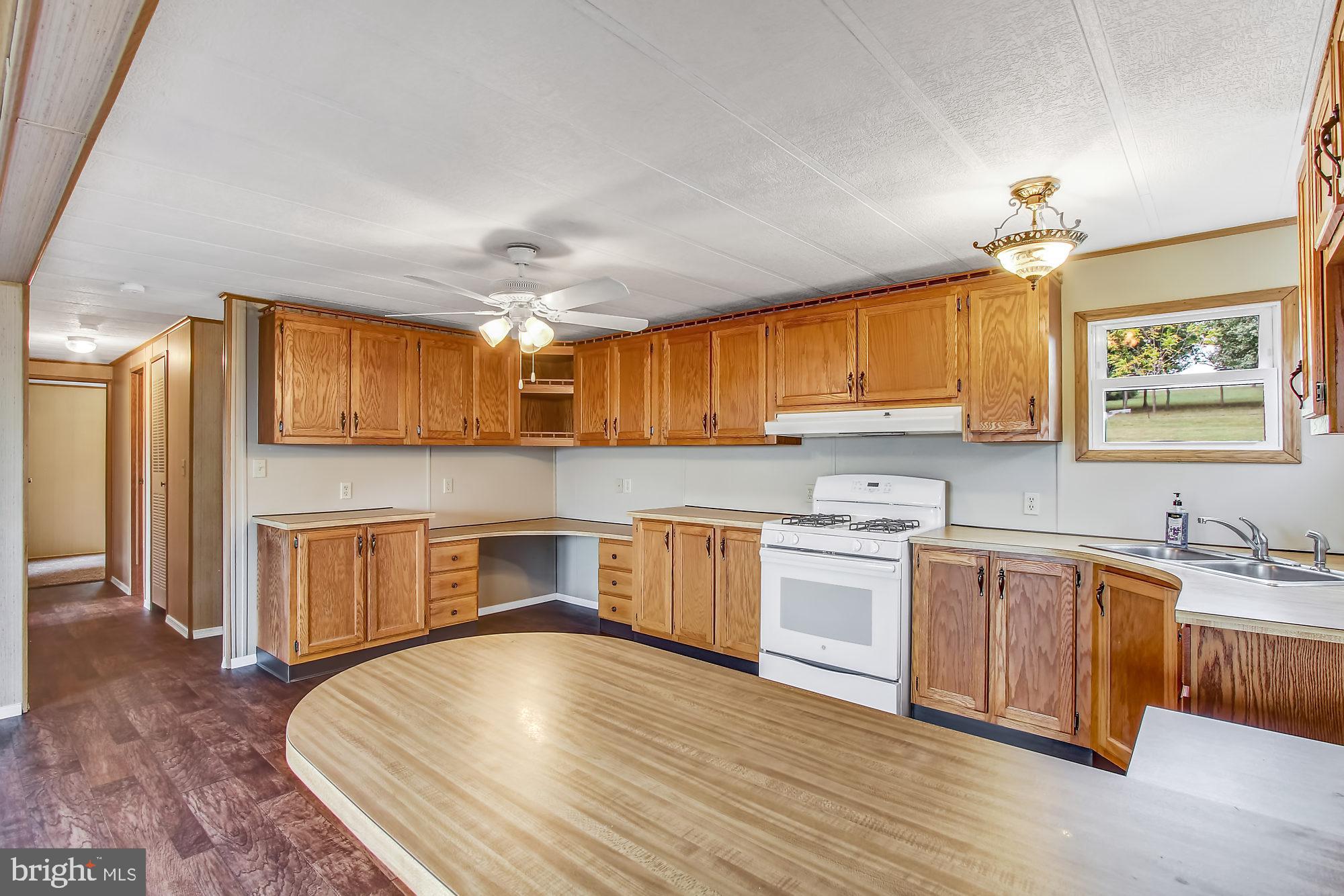 2516 Furnace Road Felton, PA 17322 - Photo 4 of 28 Nice breakfast bar