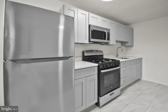 $1,900 | 1051 Oakwood Drive, Glenolden, PA 19036