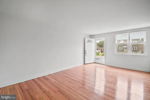 $1,900 | 1051 Oakwood Drive, Glenolden, PA 19036