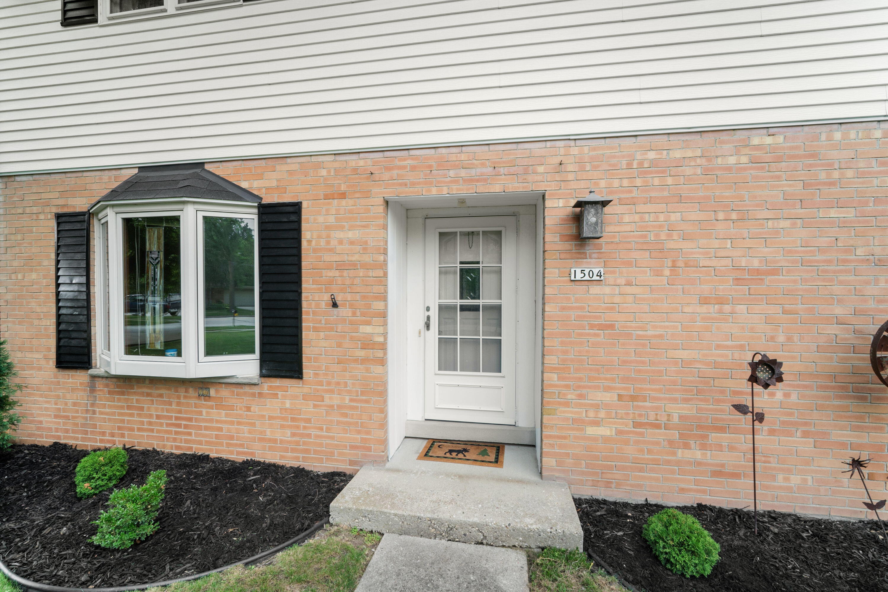1504 West Decorah Road West Bend, WI 53095 - Photo 3 of 42 3_imgDSC02031
