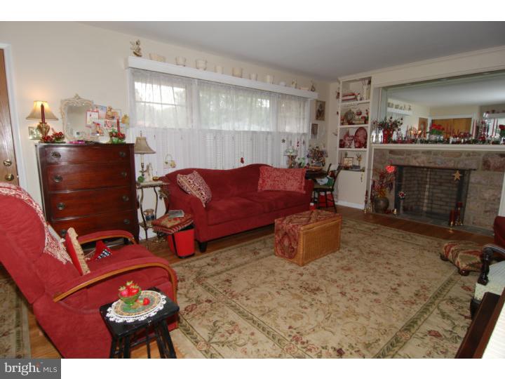 712 North Waverly Street Reading, PA 19607 - Photo 3 of 19 Living Room