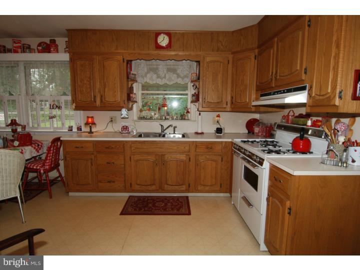 712 North Waverly Street Reading, PA 19607 - Photo 6 of 19 Kitchen