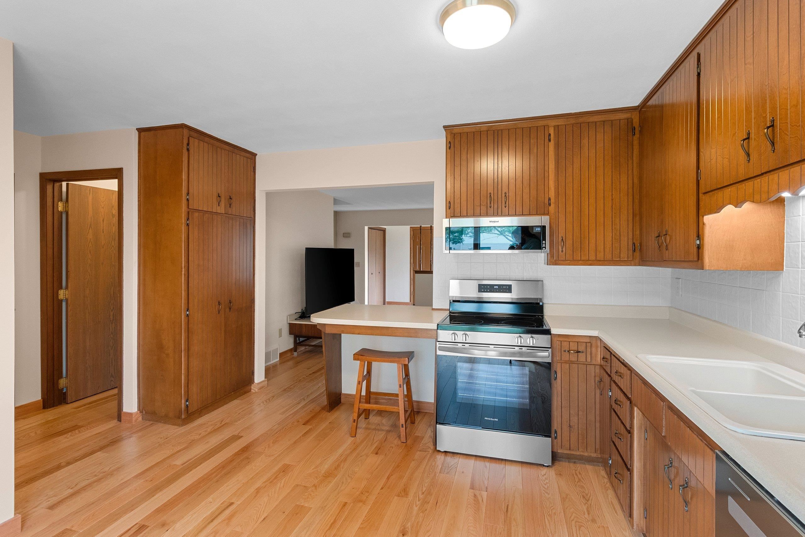 711 Olson Avenue, Unit F Appleton, WI 54914 - Photo 17 of 31