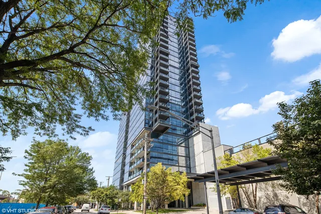 $299,000 | 860 West Blackhawk Street, Unit 204, Chicago, IL 60642