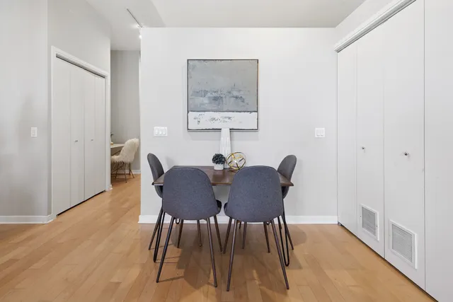 $299,000 | 860 West Blackhawk Street, Unit 204, Chicago, IL 60642