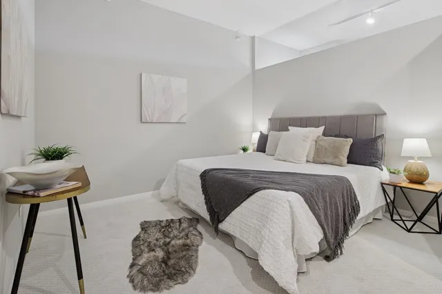 $299,000 | 860 West Blackhawk Street, Unit 204, Chicago, IL 60642