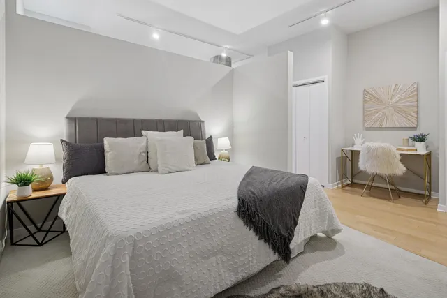 $299,000 | 860 West Blackhawk Street, Unit 204, Chicago, IL 60642