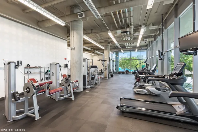 $299,000 | 860 West Blackhawk Street, Unit 204, Chicago, IL 60642