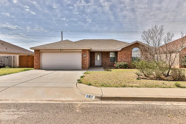$1,595 | 811 11th Street, Wolfforth, TX 79382