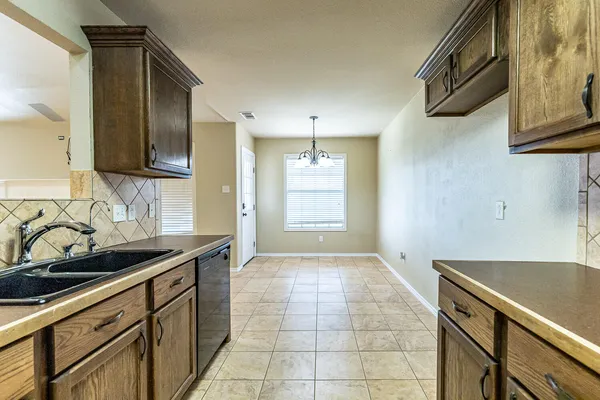 $1,595 | 811 11th Street, Wolfforth, TX 79382
