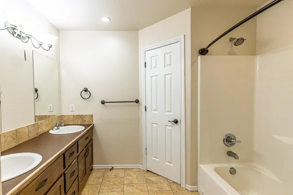 $1,595 | 811 11th Street, Wolfforth, TX 79382