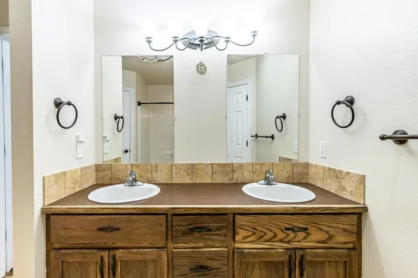 $1,595 | 811 11th Street, Wolfforth, TX 79382