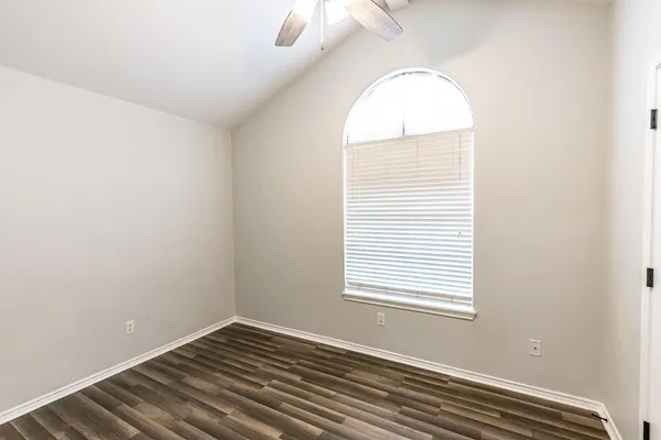 $1,595 | 811 11th Street, Wolfforth, TX 79382