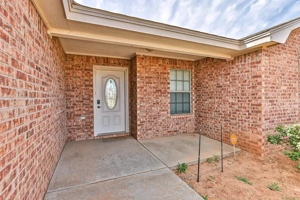 $1,595 | 811 11th Street, Wolfforth, TX 79382