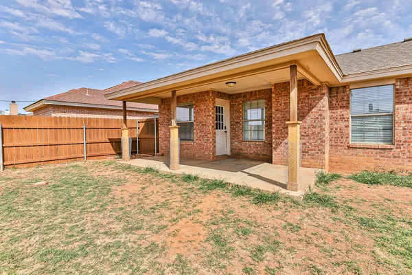 $1,595 | 811 11th Street, Wolfforth, TX 79382