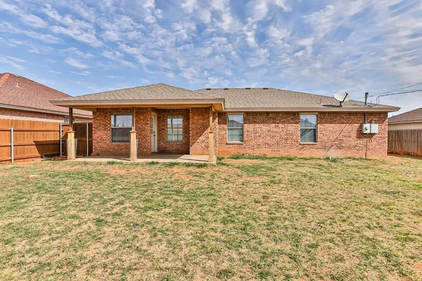 $1,595 | 811 11th Street, Wolfforth, TX 79382