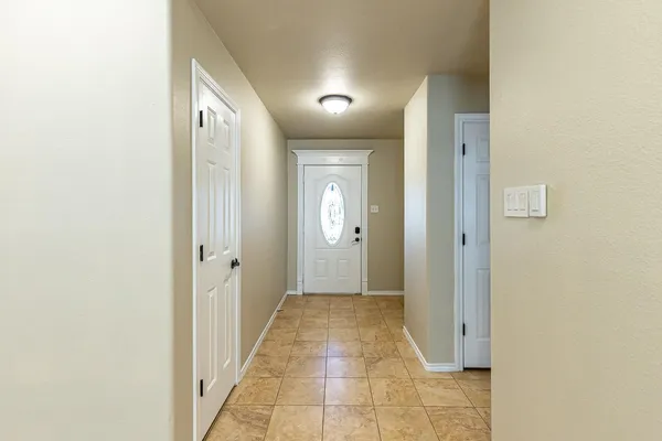 $1,595 | 811 11th Street, Wolfforth, TX 79382