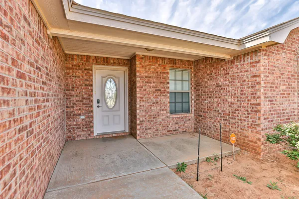 $1,595 | 811 11th Street, Wolfforth, TX 79382