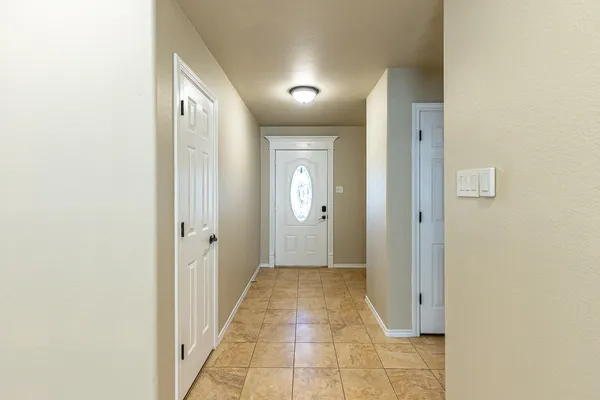 $1,595 | 811 11th Street, Wolfforth, TX 79382