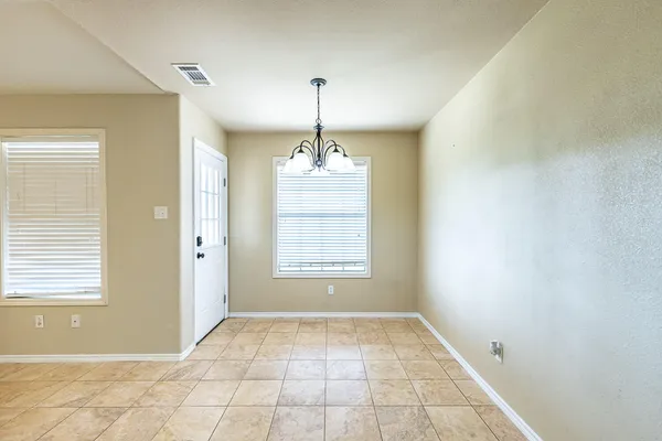$1,595 | 811 11th Street, Wolfforth, TX 79382