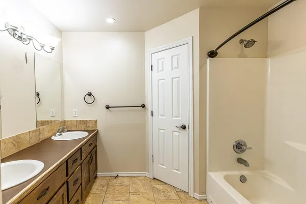 $1,595 | 811 11th Street, Wolfforth, TX 79382