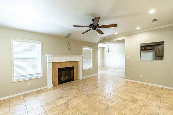 $1,595 | 811 11th Street, Wolfforth, TX 79382