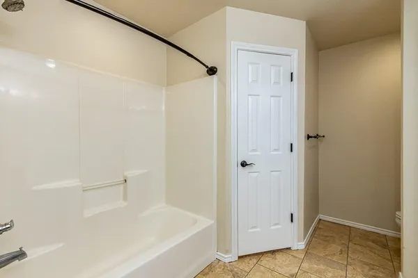 $1,595 | 811 11th Street, Wolfforth, TX 79382
