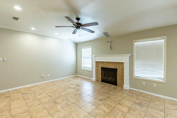 $1,595 | 811 11th Street, Wolfforth, TX 79382