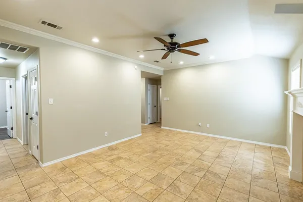 $1,595 | 811 11th Street, Wolfforth, TX 79382