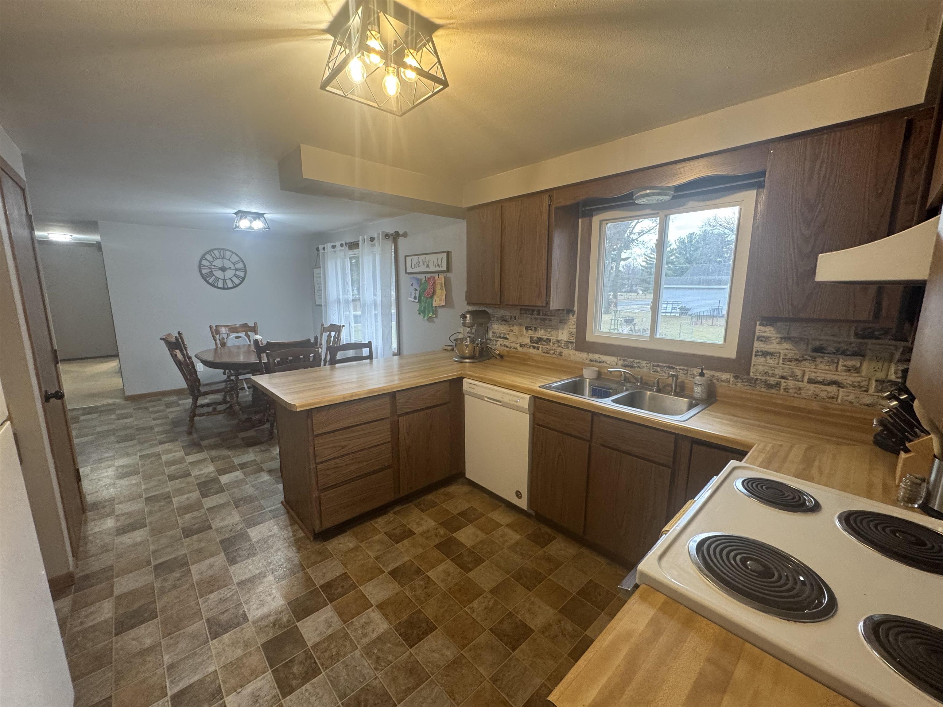 560 East Elm Muscoda, WI 53573 - Photo 4 of 14