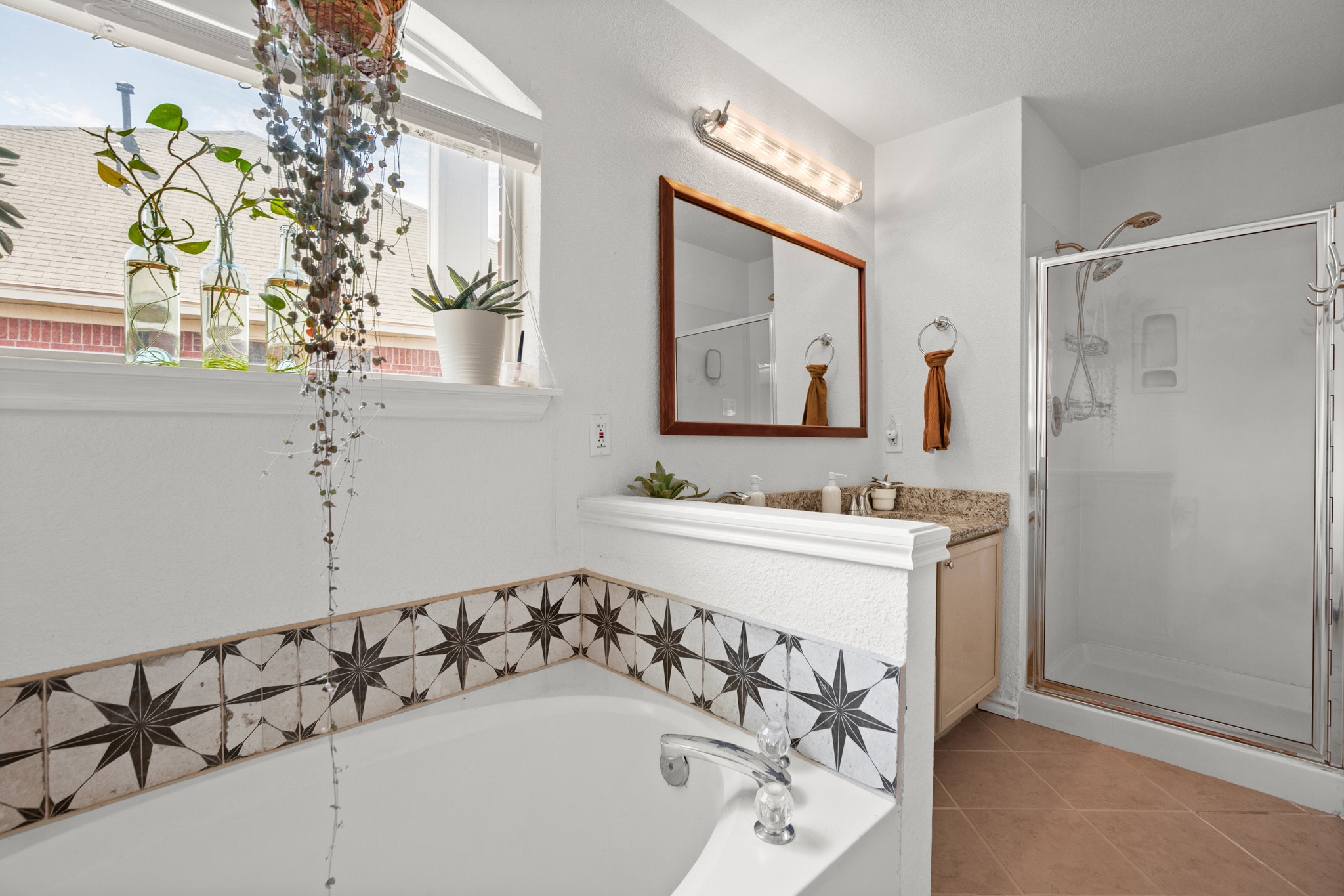 1205 Crossvine Way Pflugerville, TX 78660 - Photo 12 of 20 a bathroom with a bathtub sink and mirror