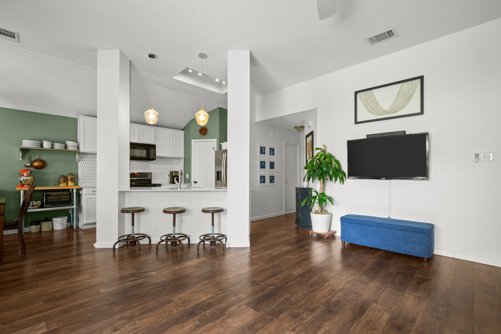 1205 Crossvine Way Pflugerville, TX 78660 - Photo 4 of 20 a living room with furniture wooden floor and a flat screen tv