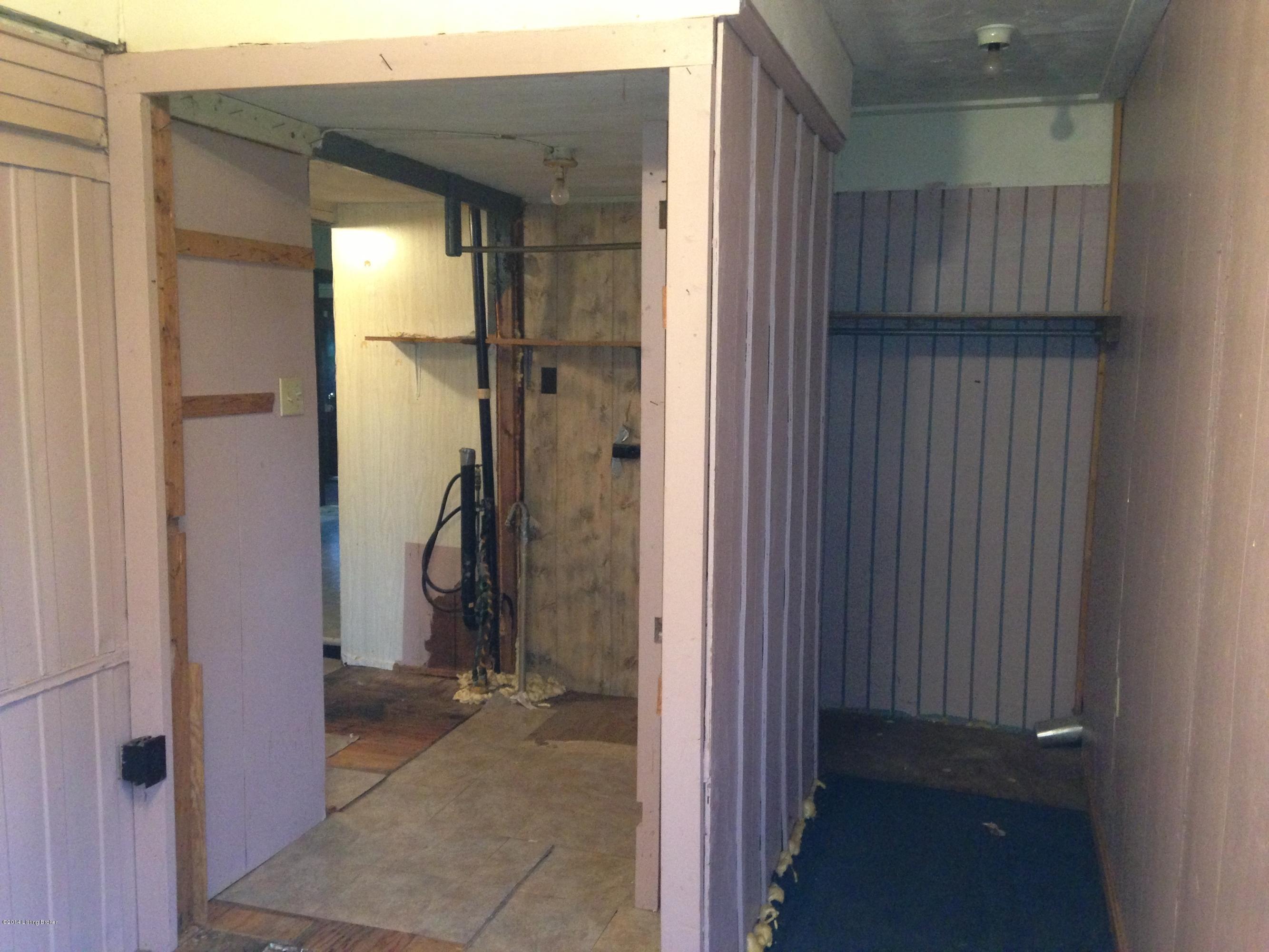 1456 Lake Road Campbellsburg, KY 40011 - Photo 25 of 31 LAUNDRY AREA AND CLOSET FOR BEDROOM 3